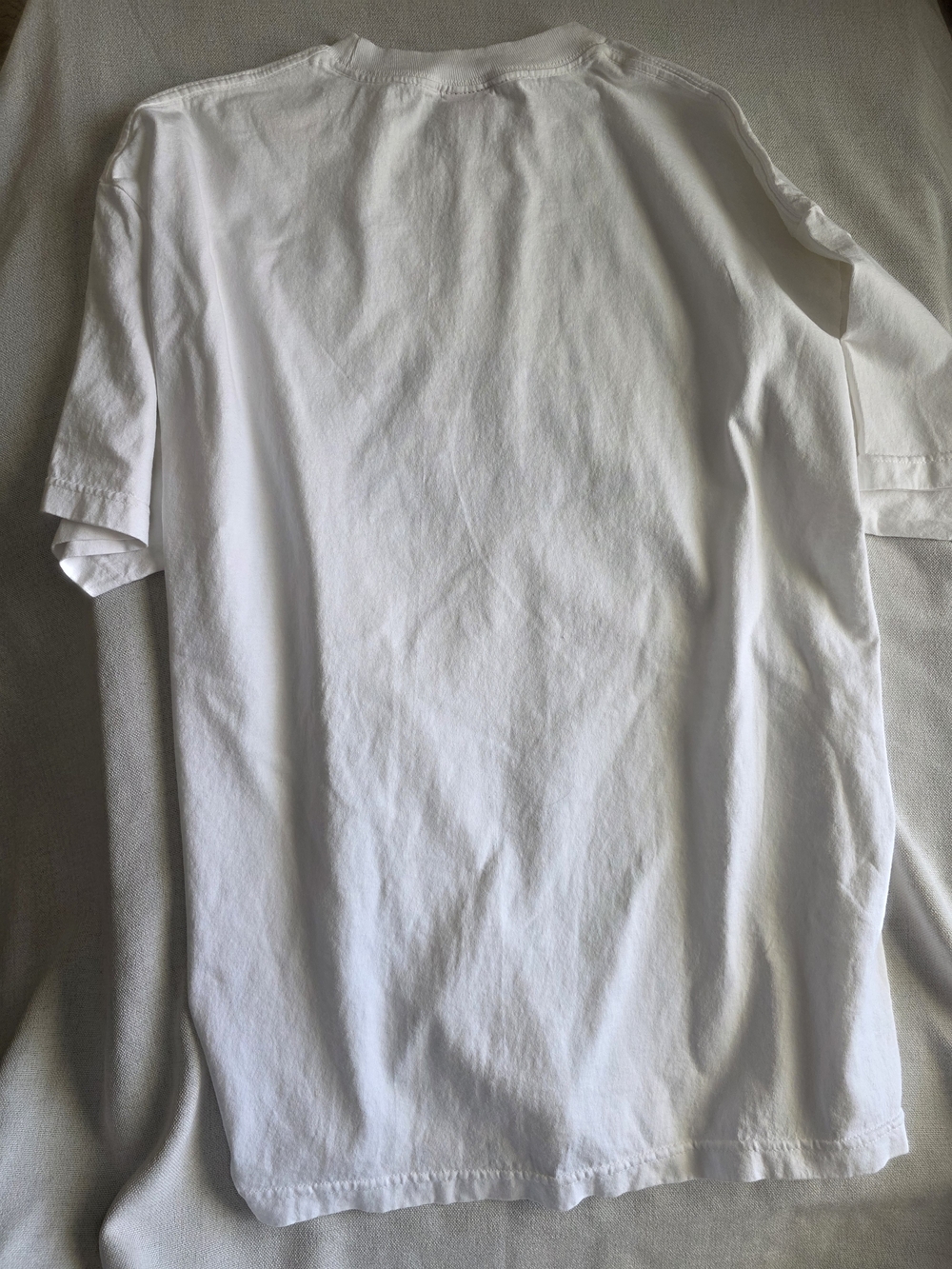 V/SUAL Graphic Tee Car & Model Print, Black & White XL Like New - Picture 7 of 7